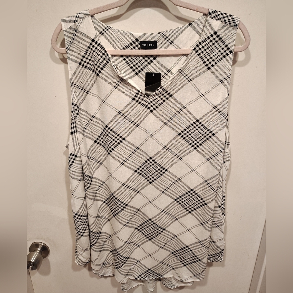 Torrid NWT Black & White Plaid Longline Tunic Tank Top 2X Missing Chain Detail